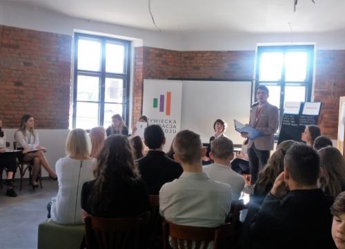 Debaty "na tarczy"