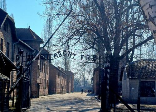 W80tą rocznicę w Auschwitz