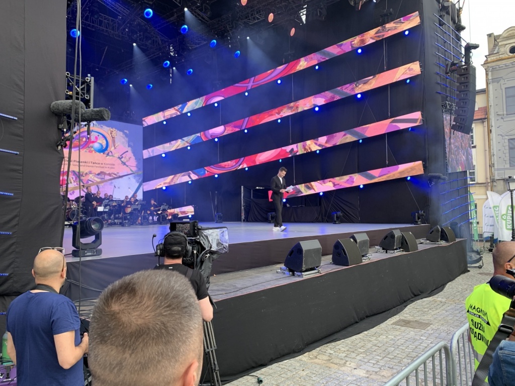 ZŁOTY APLAUZ dla AQUA Dance 