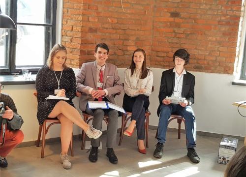 Debaty "na tarczy"